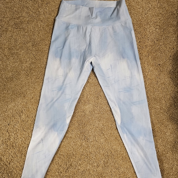 Buff Bunny Motion Legging in Frost Bite Size Large - Picture 4 of 8